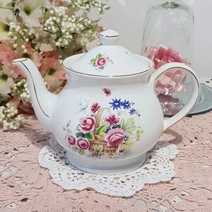Sadler Teapot: Pink Roses Flower Basket - 5 Cups, Made in England
